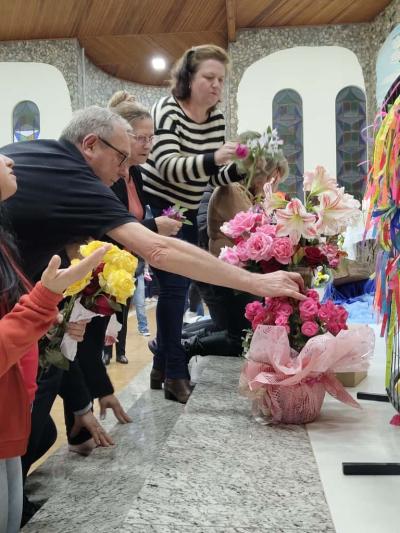 Abertura das Novenas reúne centenas de fiéis em Laranjeiras do Sul Celebração marca o início da preparação para a Festa em honra a Nossa Senhora Aparecida